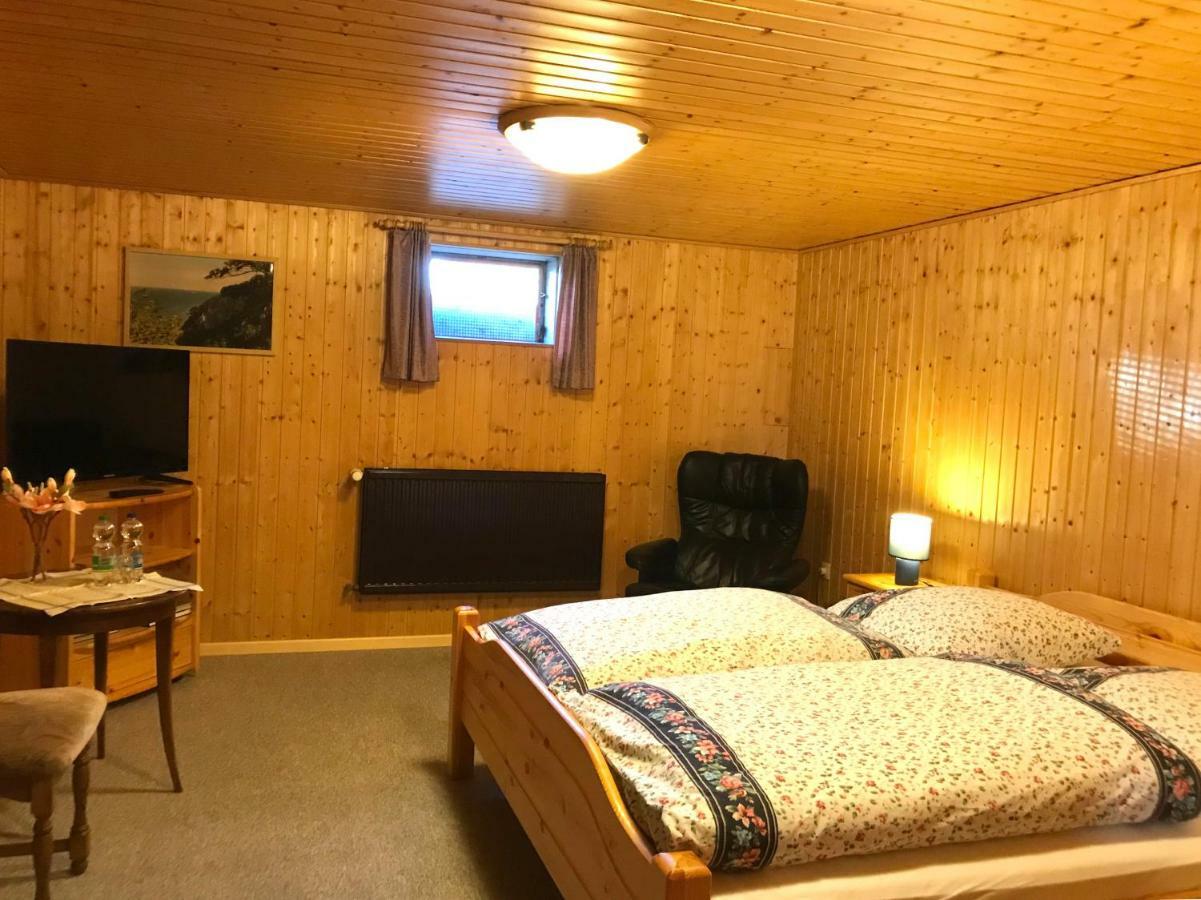 Schoenes Kellerzimmer Mit Bad Apartment Mittelangeln Ngoại thất bức ảnh